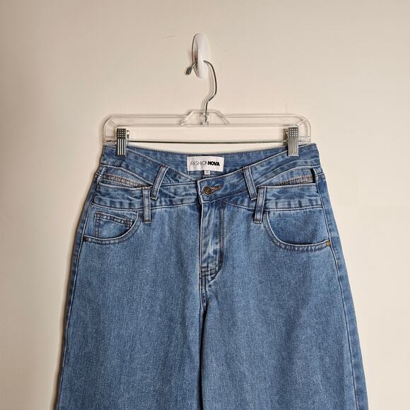 Fashion Nova Light Wash Waist Cutout Wide Leg Jeans Size 7 - Picture 4 of 6